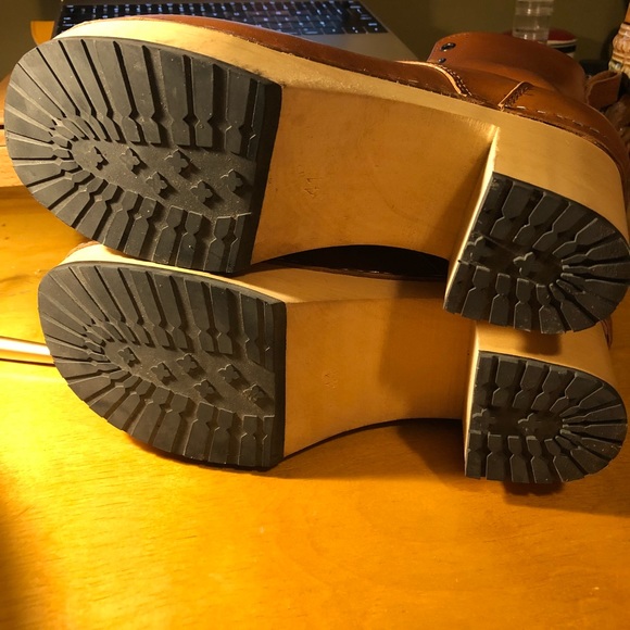 SOLD Lace Up Plateau Tan Hasbeens Wood Clog - Picture 5 of 5